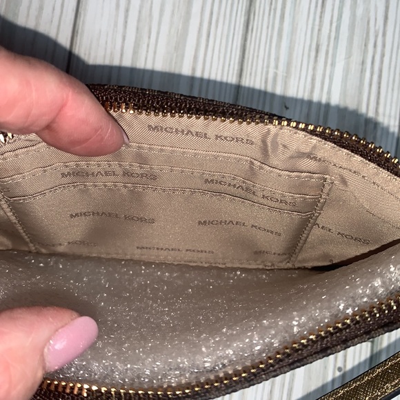 Michael Kors Wristlet New in Box with tags - Picture 8 of 11